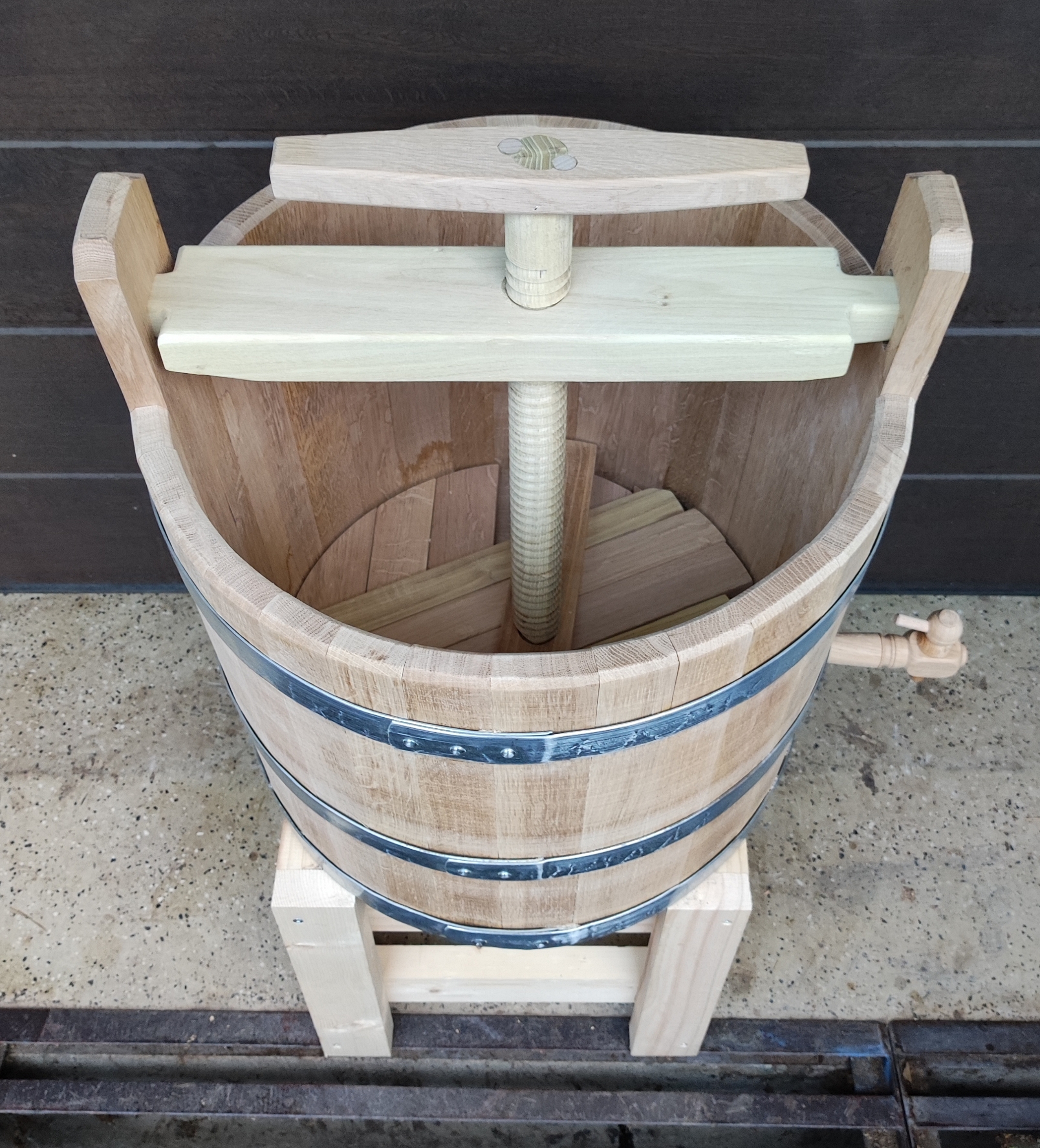 80 literes káposztás dézsa extra magasított állvánnyal, leeresztő csappal