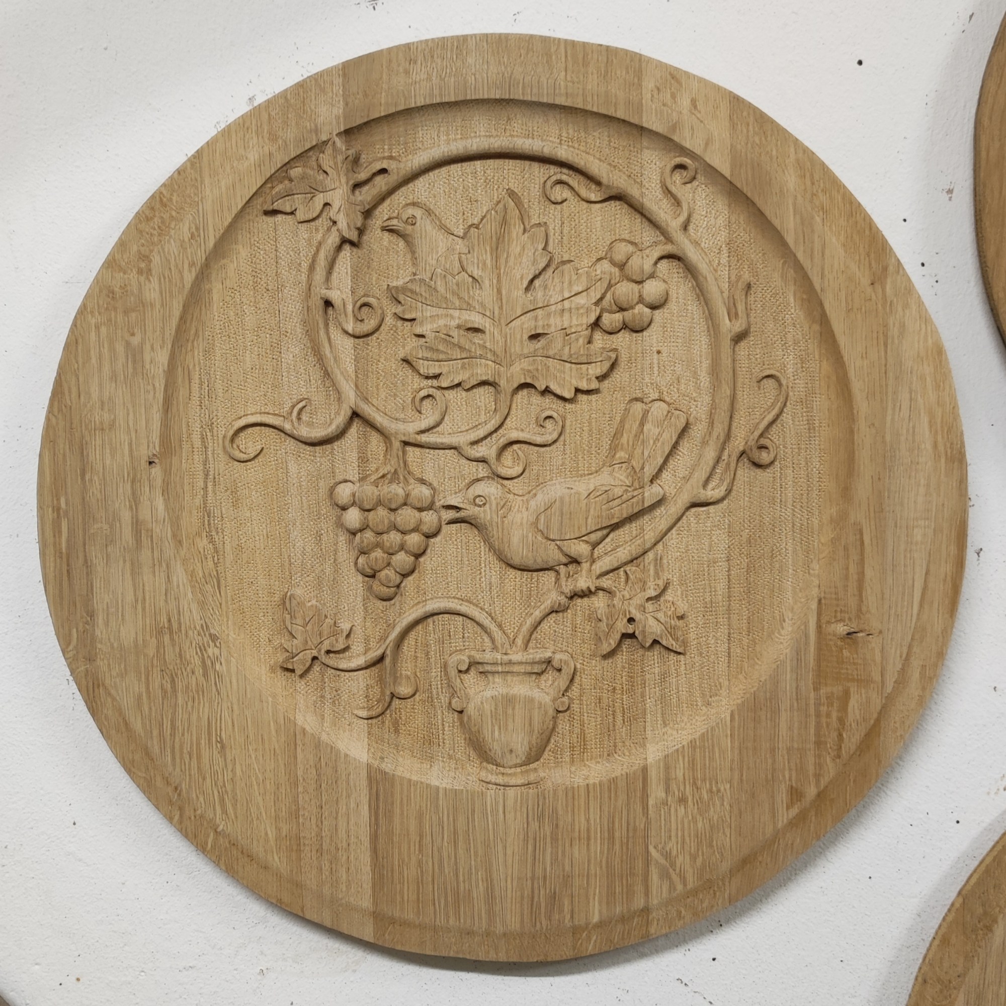 Madár faragott hordófenék