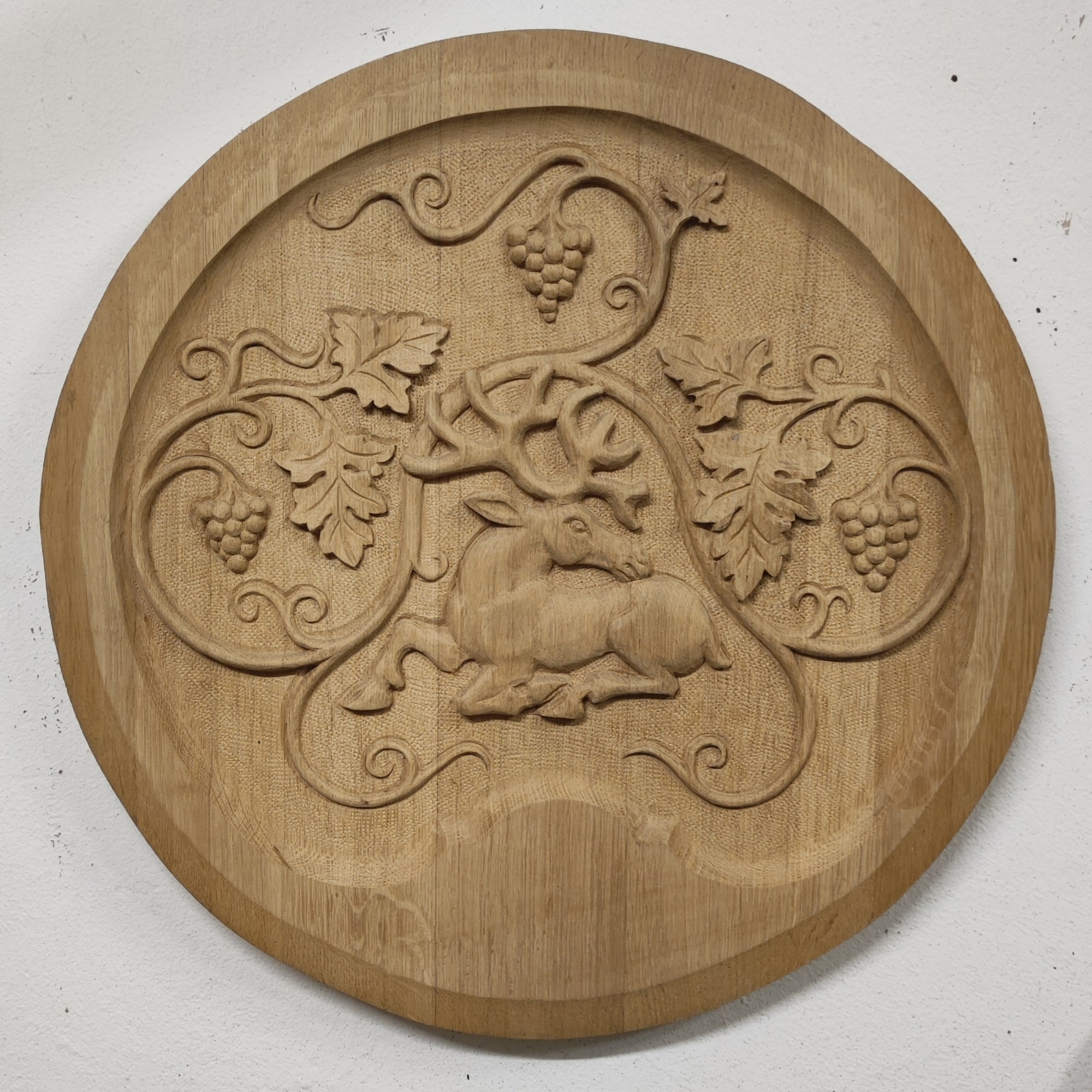 Szarvas faragott hordófenék