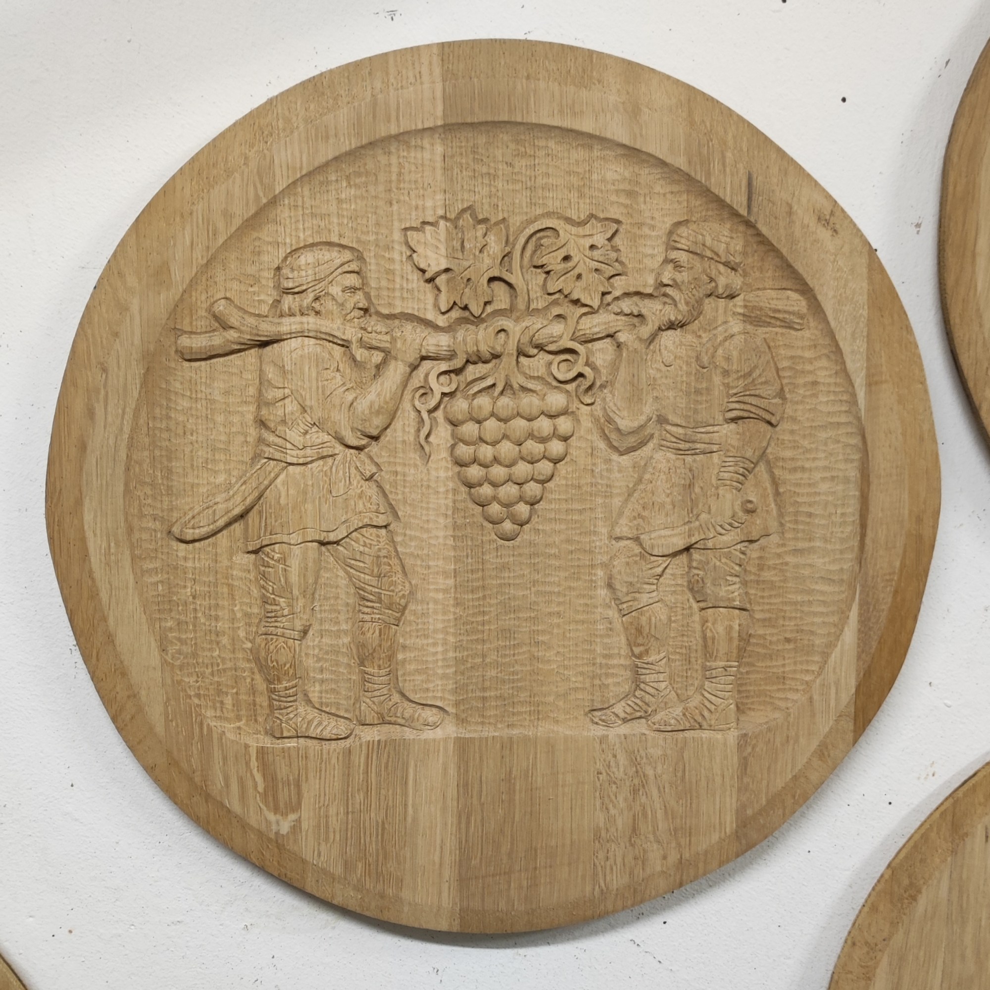 Szőlő faragott hordófenék