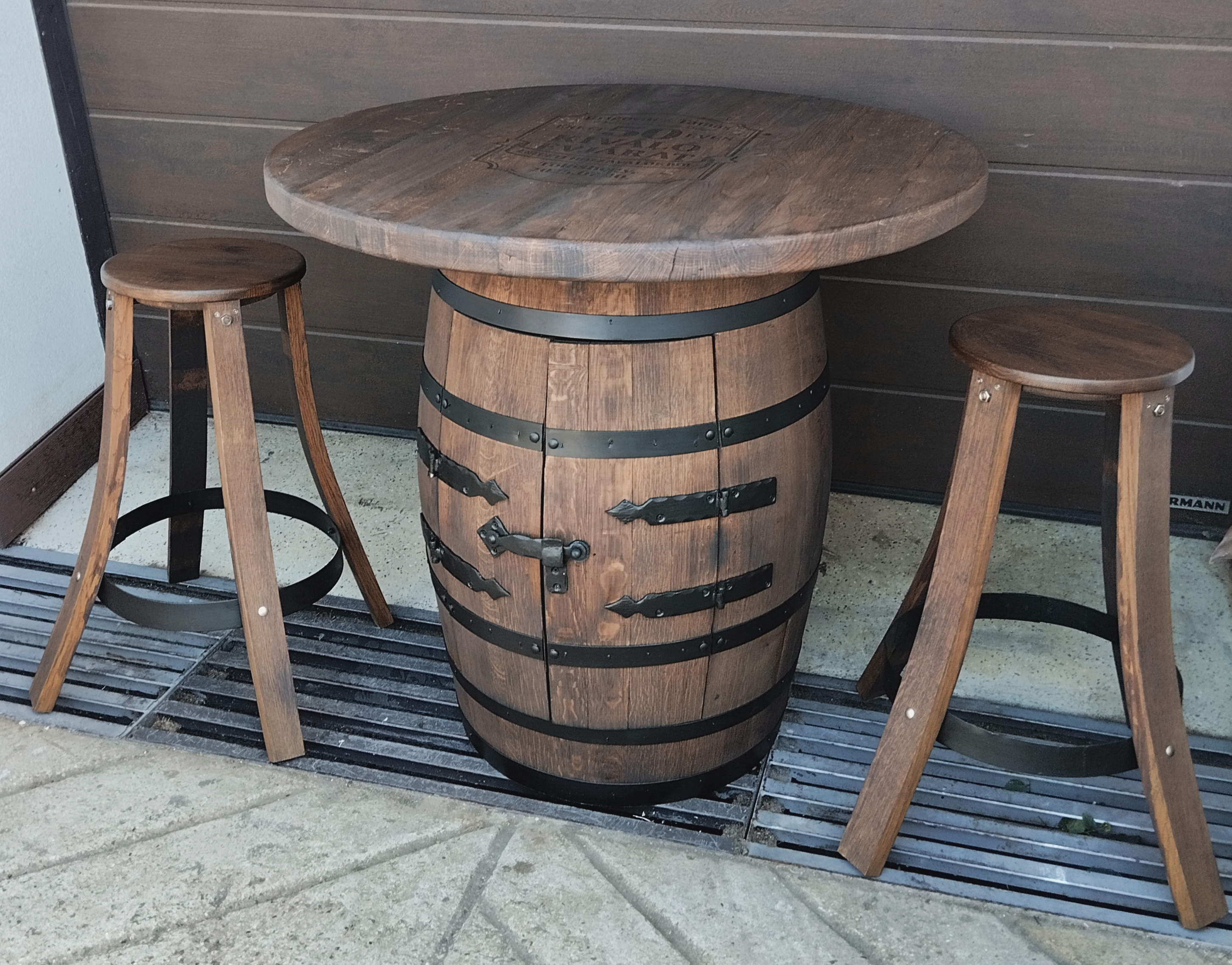 250 literes hordó asztal lézergravírozással