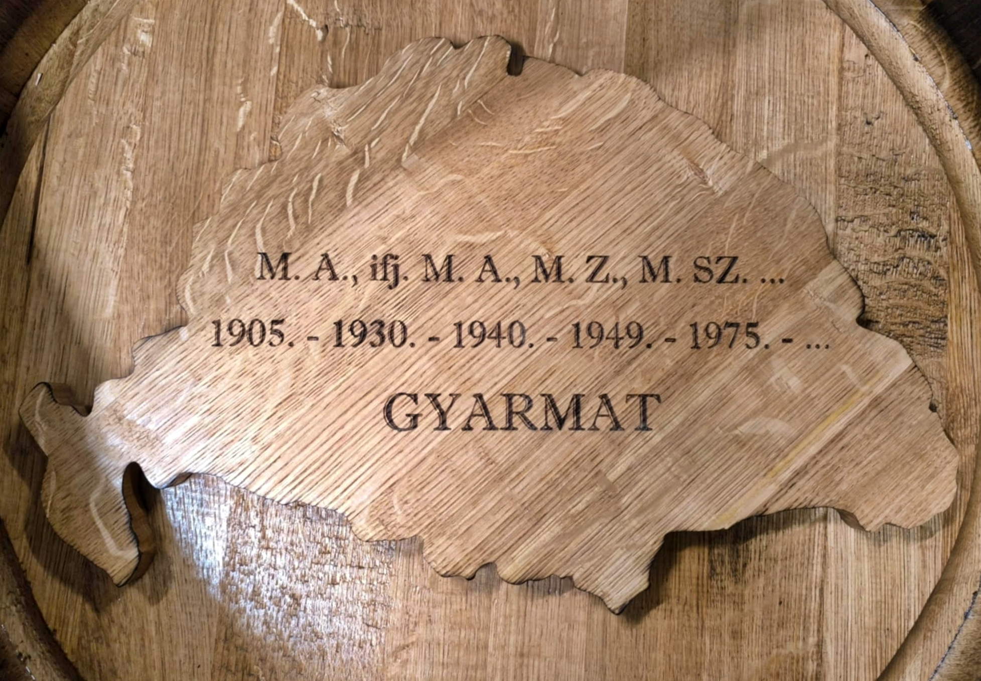 Tölgyfa Nagy-Magyarország formájú fali dekoráció