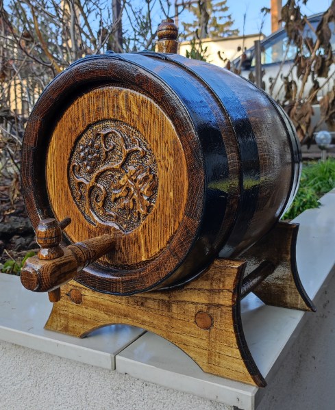 10 literes tölgyfa hordó szőlőkacs faragással, antikolva